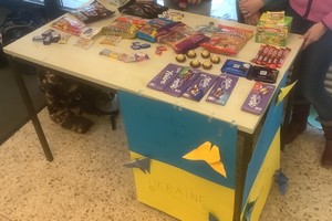 Süßigkeitenverkauf für die Ukraine